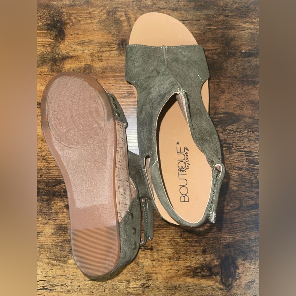 Corkys footwear size 8 wedge